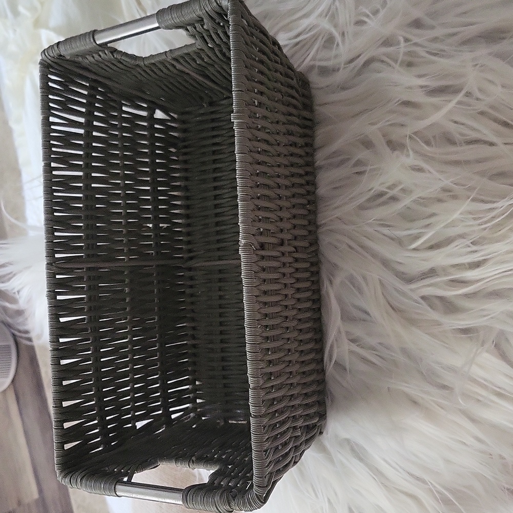 Woven Gray Basket🩶 - Picture 2 of 5